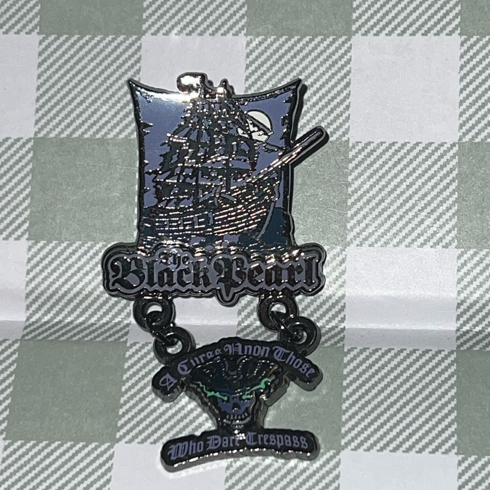 Disney Pirates of the Caribbean Black Pearl Ship Pin - Picture 3 of 5